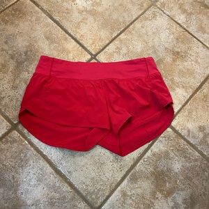 LULULEMON RED SHORTS 2.5 INCH